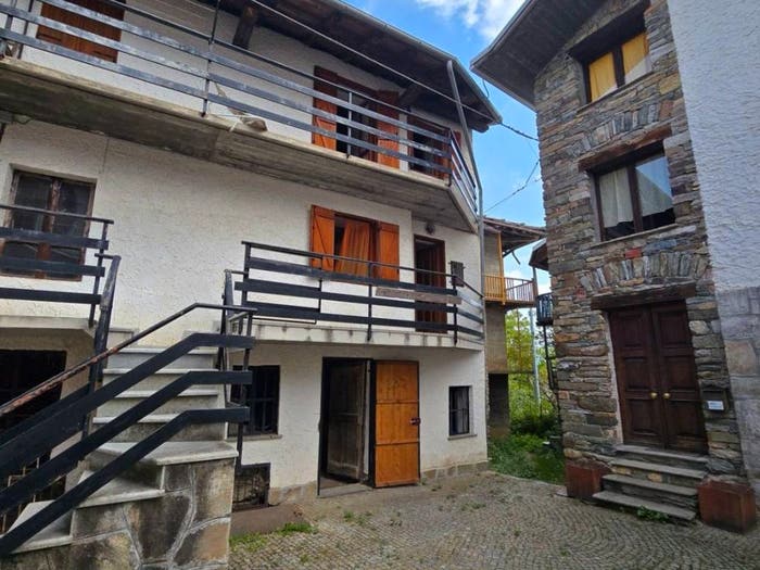 Casa con 6 locali in vendita in Strada Provinciale del Colle del Lys, Viù