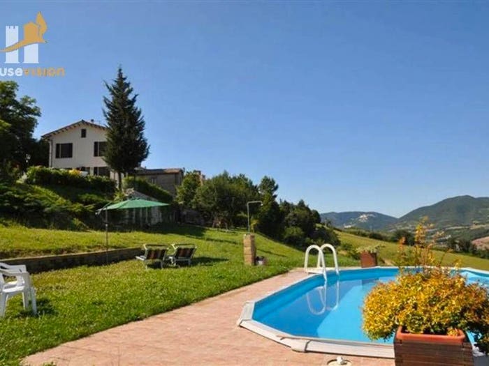 Casa con 6 locali in vendita in Arcevia