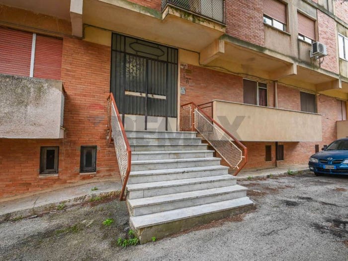 Appartamento quadrilocale in vendita in Via Madonna Della Via, Centro, Caltagirone