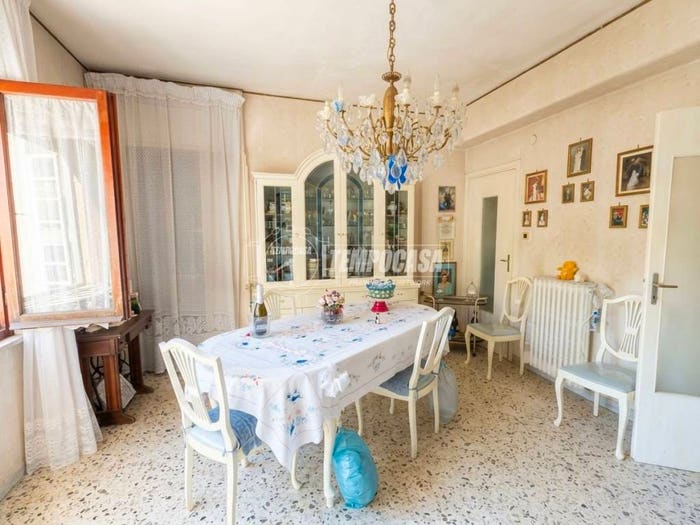Appartamento con 5 locali in vendita in Via Luigi Mercantini, Fuorigrotta, Napoli
