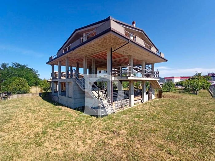Casa con 6 locali in vendita in Via Petruzzi, San Martino Bassa, Città Sant'Angelo