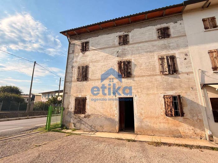 Casa con 6 locali in vendita in Via del Bolè, Centro, Giavera del Montello