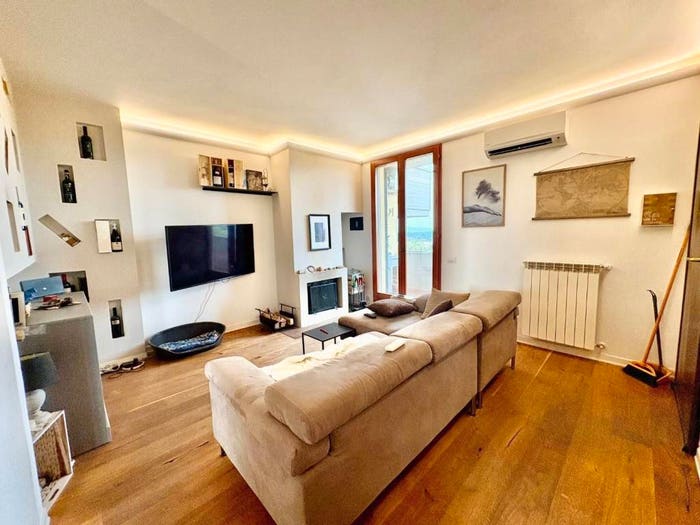 Appartamento trilocale in vendita in Via Mura, Montaione