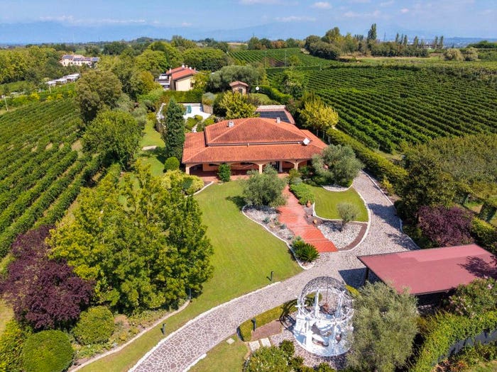 Casa con 6 locali in vendita in Località Paradiso di Sotto, Peschiera del Garda