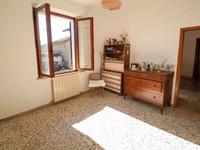 Casa con 5 locali in vendita in Monticiano