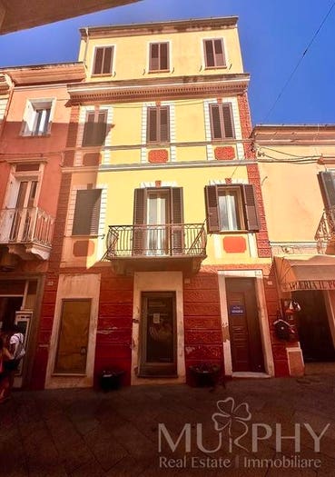 Casa con 6 locali in vendita in Via Giuseppe Garibaldi, La Maddalena