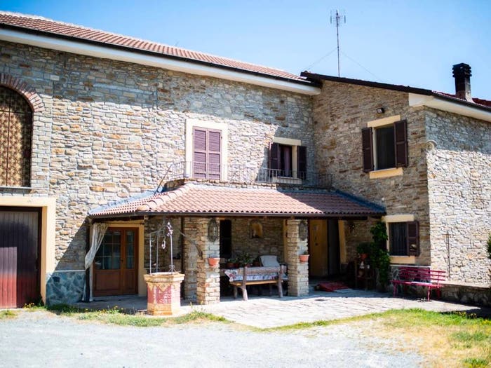 Casa con 6 locali in vendita in Cavatore
