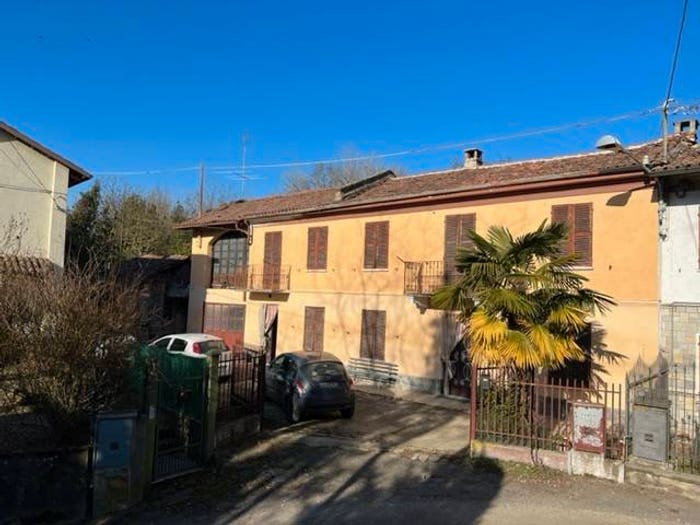Casa con 6 locali in vendita in Frazione Serravalle, Serravalle, Asti