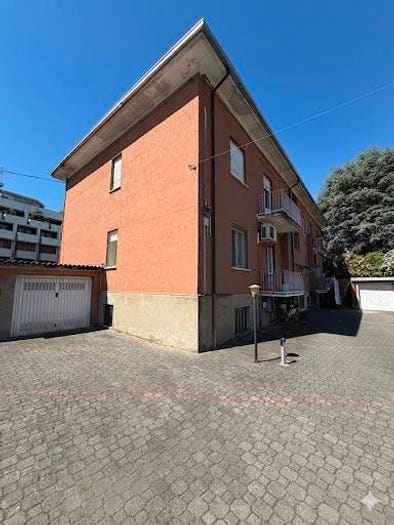 Appartamento trilocale in vendita in Via Giacomo Leopardi, San Martino, Novara
