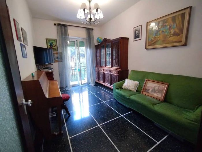 Appartamento trilocale in vendita in Bolzaneto, Genova