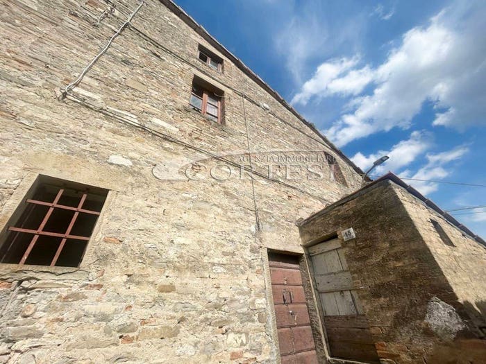 Casa quadrilocale in vendita in Frazione Ripole, Città di Castello
