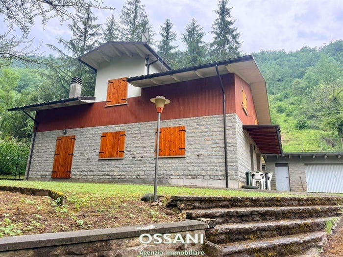 Casa con 6 locali in vendita in VIA ISOLA, Tredozio