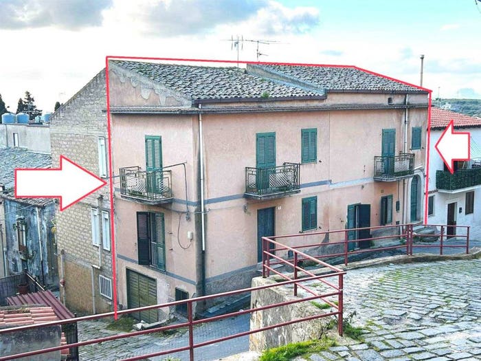 Casa quadrilocale in vendita in largo buoncuore, Centro, Serradifalco
