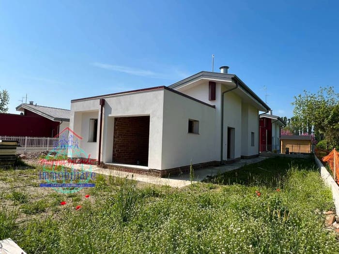 Casa con 5 locali in vendita in MONSIGNOR VINCENZO GANDOLFI, Centro, Castello d'Argile