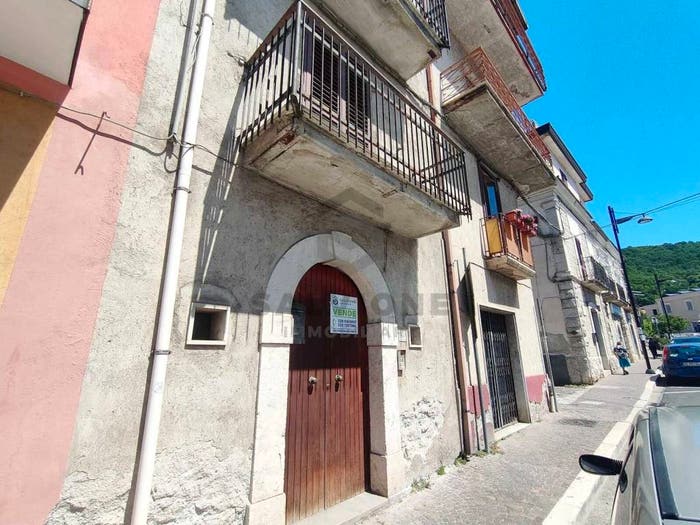 Casa con 6 locali in vendita in Corso Umberto, Guardia Sanframondi