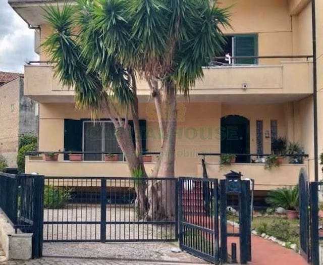 Casa con 6 locali in vendita in Via Pasquale Tenga, San Leucio Briano, Caserta