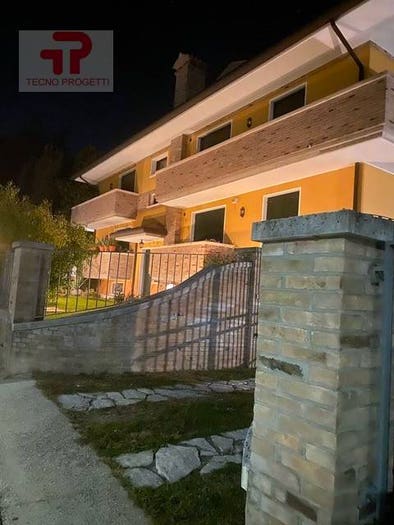 Appartamento con 5 locali in vendita in Galzignano Terme, Galzignano