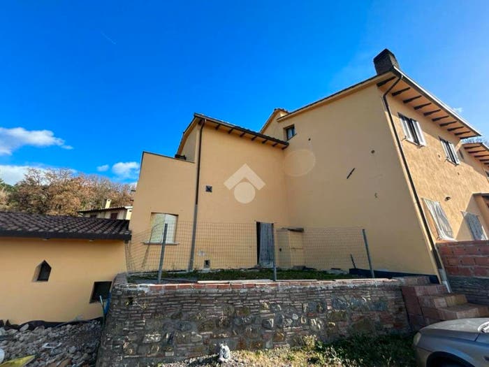 Appartamento trilocale in vendita in Via del Fosso della Rena, Centro, Deruta