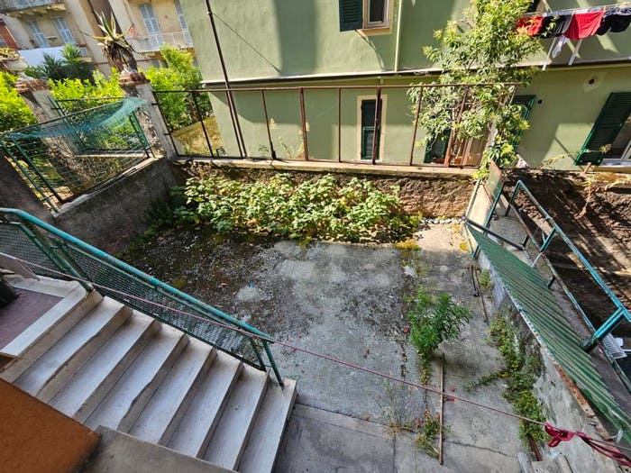 Appartamento con 5 locali in vendita in Via Maggio, Sestri Ponente, Genova