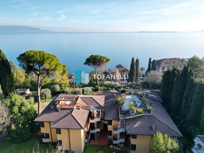 Appartamento bilocale in vendita in Corso Giuseppe Zanardelli, Centro, Gardone Riviera