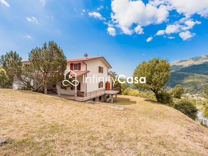 Casa con 6 locali in vendita in Ferrara di Monte Baldo