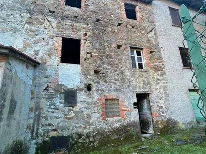 Casa con 6 locali in vendita in Valdottavo, Borgo a Mozzano