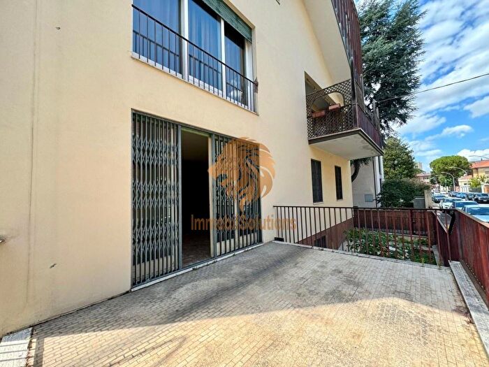 Appartamento con 11 locali in vendita in Via Guido Guarini Matteucci, Forli'