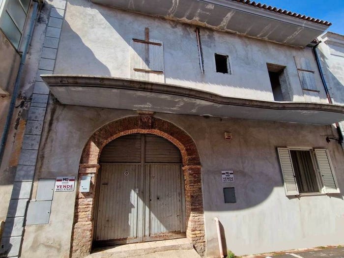 Casa con 6 locali in vendita in Mondragone