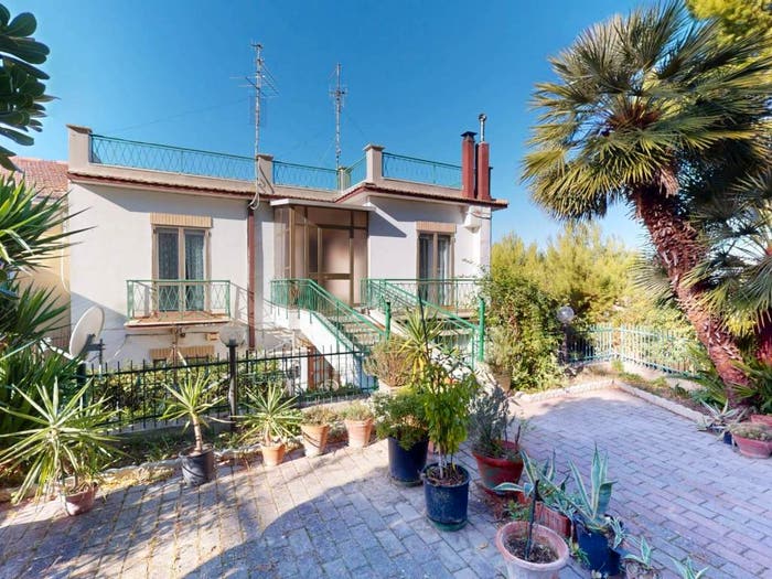 Appartamento quadrilocale in vendita in Via delle Mura, Castel D'emilio, Agugliano