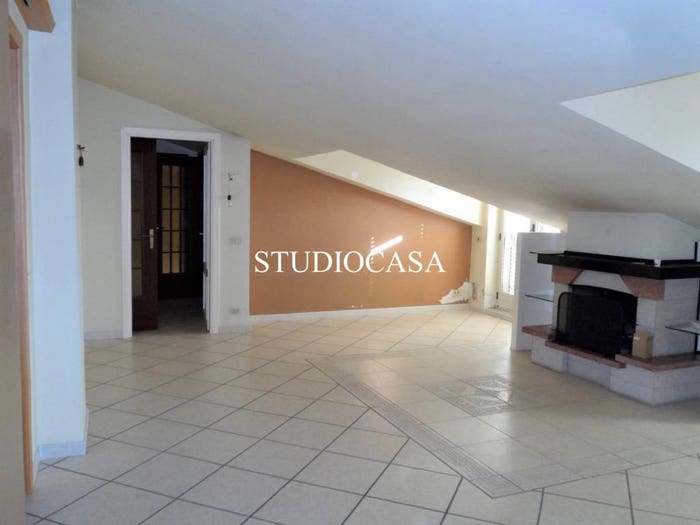 Casa quadrilocale in vendita in Via Salvatore, Recale