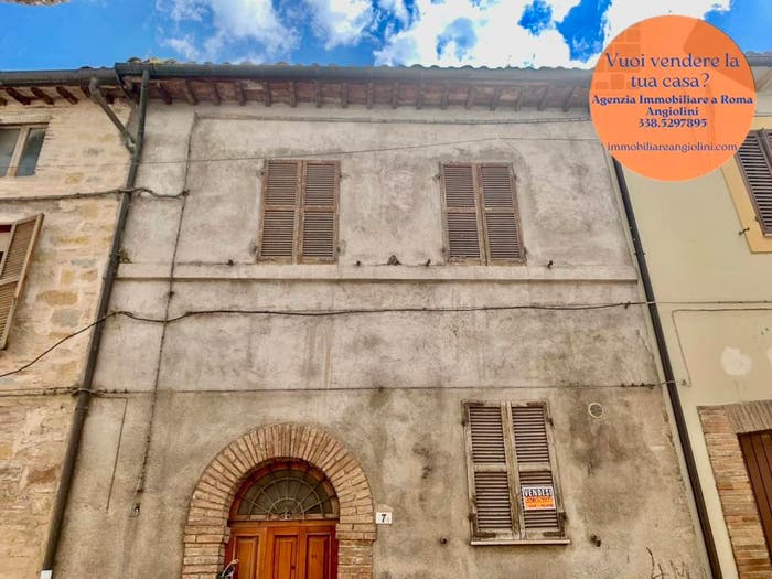Casa quadrilocale in vendita in Via Farnese, Centro, Camerino