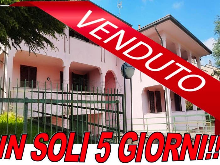 Appartamento trilocale in vendita in Via Aprile, Lesmo