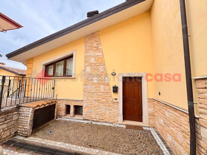 Casa trilocale in vendita in Via Vicolo Torto snc, Roccacinquemiglia, Castel di Sangro
