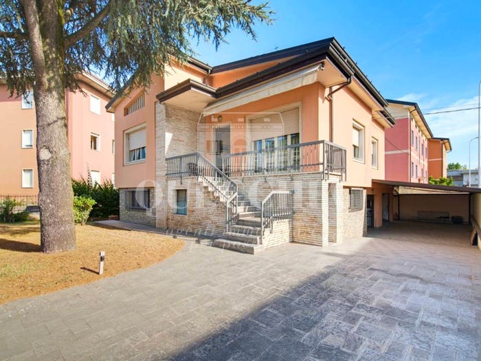 Casa quadrilocale in vendita in Viale dei Caduti, Centro, Castel Mella