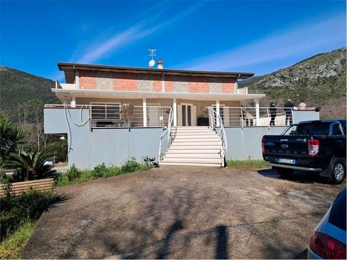 Casa con 6 locali in vendita in Via Delle Acacie, Calvi Risorta