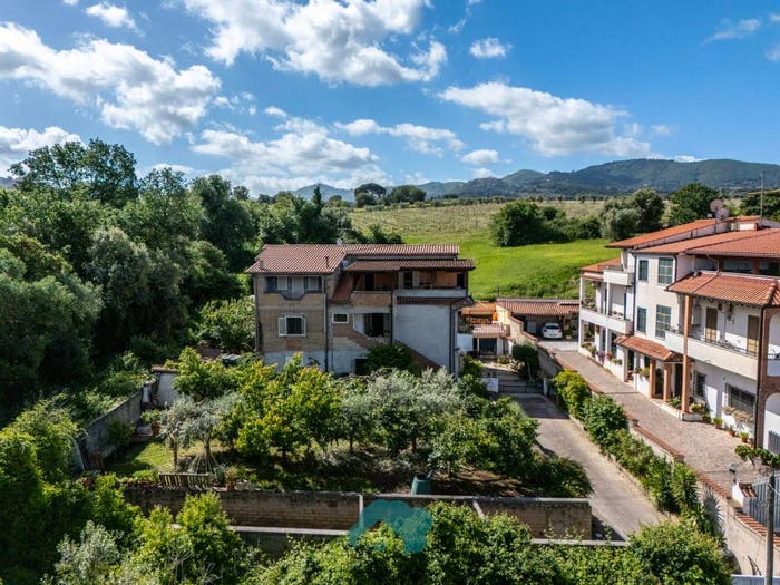 Appartamento quadrilocale in vendita in Via Ginostra, Finocchio, Roma