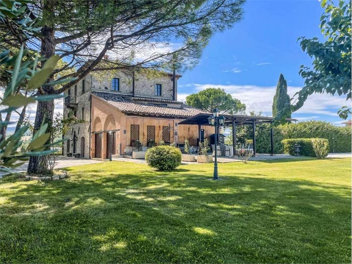 Casa con 6 locali in vendita in fratta todina, Centro, Fratta Todina