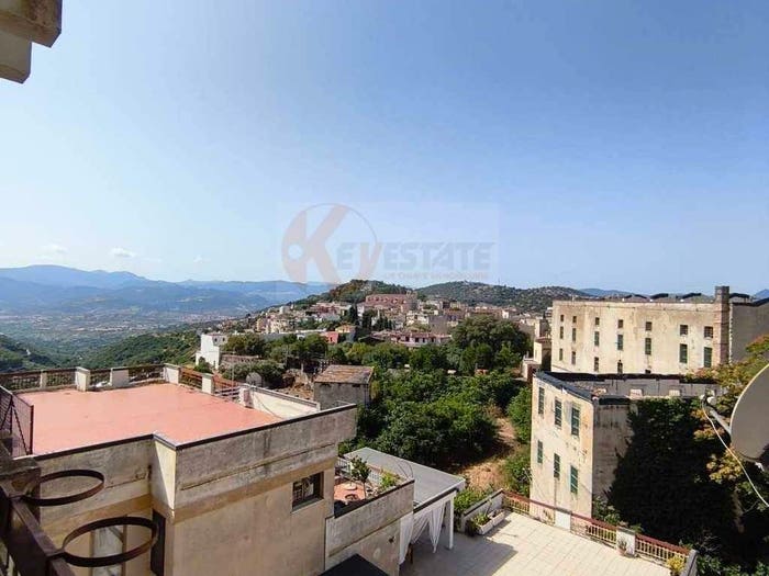 Appartamento con 5 locali in vendita in VIA CIUSA, Centro, Nuoro
