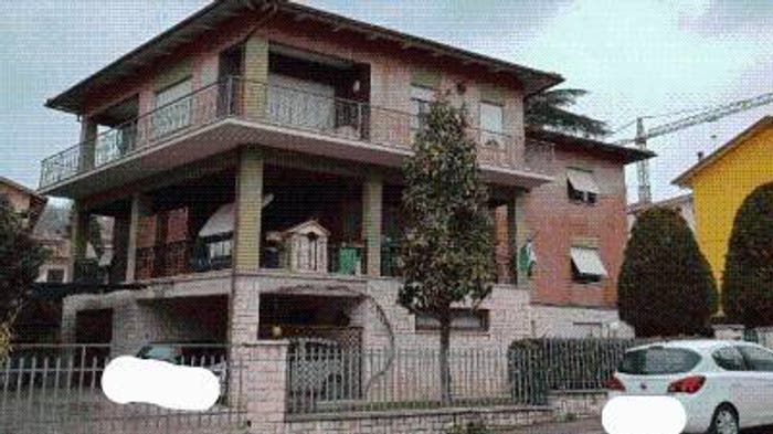 Casa bilocale in vendita in Via Emanuele Lena, Centro, Tolentino