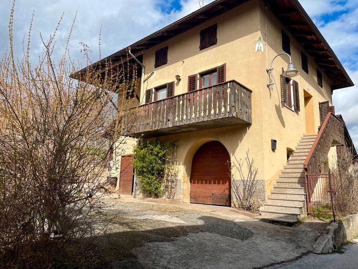 Casa quadrilocale in vendita in Via Vittorio Emanuele III, Dambel