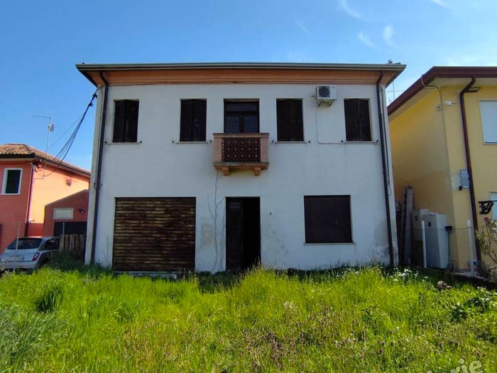 Casa con 6 locali in vendita in Via Ermenegildo Rodella n, Bottrighe, Adria