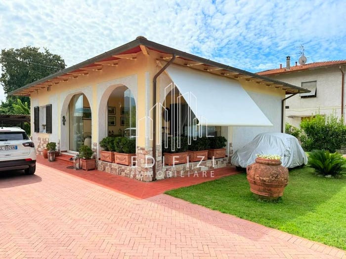 Casa con 5 locali in vendita in Via S Leonardo, Marina di Massa Centro, Massa