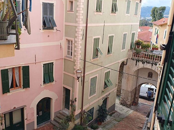 Appartamento con 6 locali in vendita in Centro Storico Sant'Ampelio, Bordighera