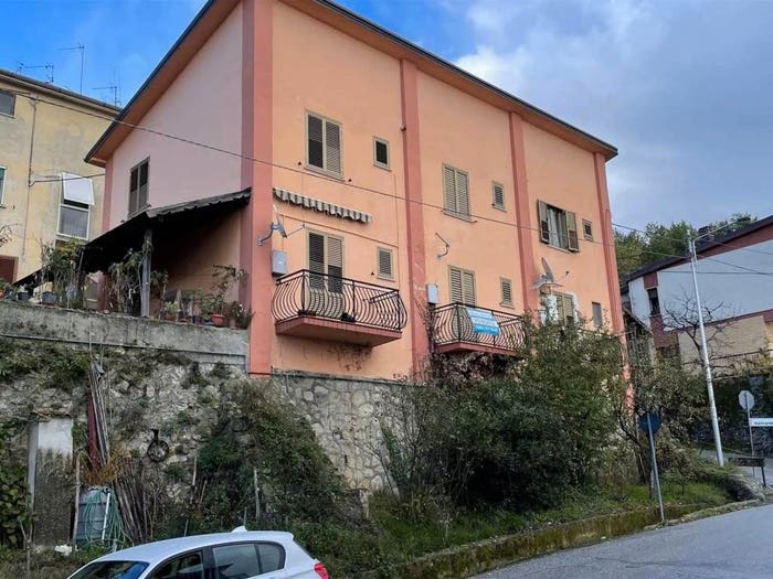 Appartamento trilocale in vendita in Via Mancarello, Mangone