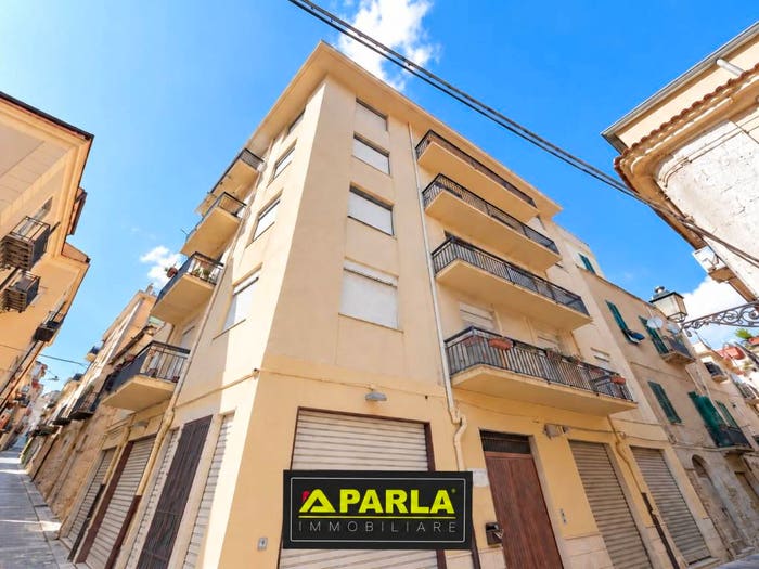 Appartamento con 5 locali in vendita in Via Tenente Rao, Canicattì