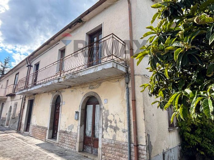 Casa con 6 locali in vendita in SS Calore AV, Calore, Mirabella Eclano