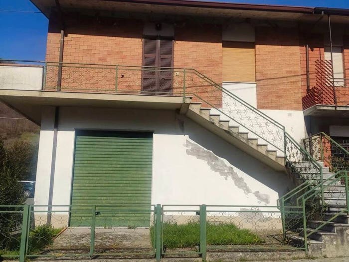 Casa quadrilocale in vendita in Via Val d'Enza, Licciana Nardi