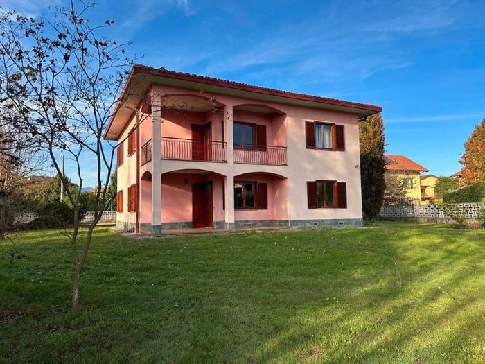 Casa con 6 locali in vendita in Via Armando Diaz, Centro, Brebbia