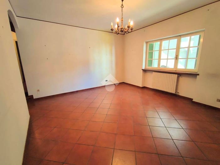 Casa con 6 locali in vendita in Piazza Monsignor F Guerra, Volpedo