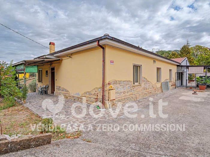 Casa con 6 locali in vendita in Via Quartigli, Castilenti